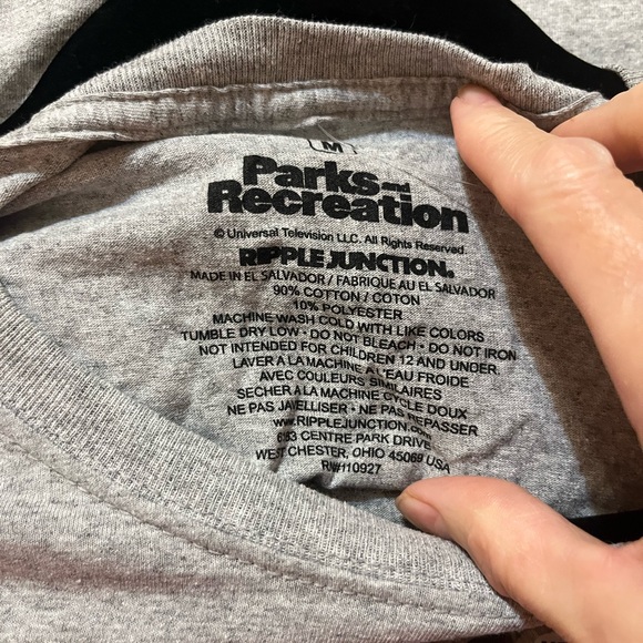 NWT Parks and Rec t-shirt Pawnee-Eaglton M unisex - Picture 4 of 6